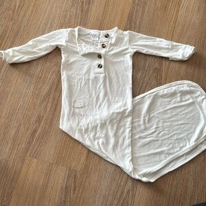 Lou Lou and Co knotted gown size newborn